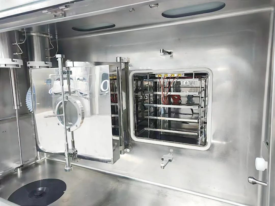 防爆实验室定制冻干机的应用——康龙化成定制的无菌隔离器对接型冻干机完成安装！