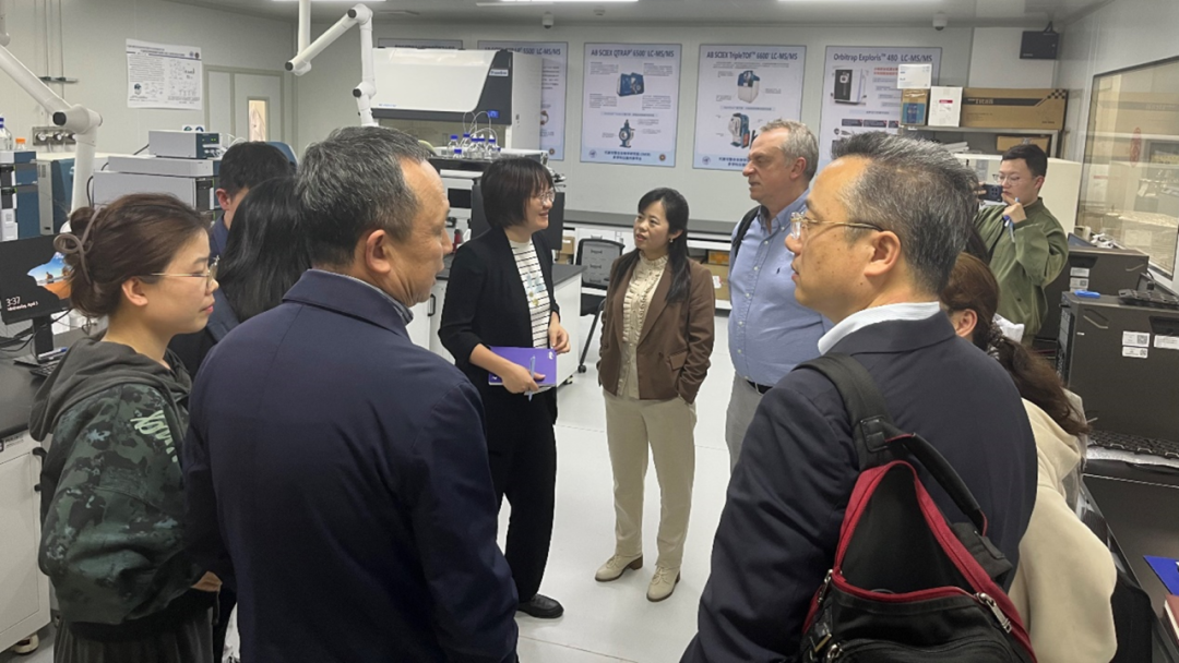 SCIEX全球副总裁Jose一行访问复旦大学代谢与整合生物学研究院质谱平台